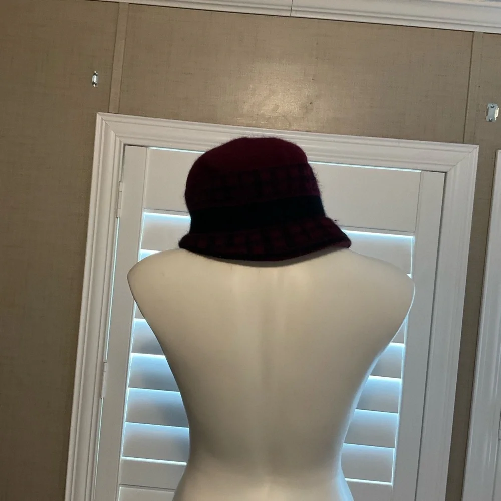 SHEIN Burgundy and Black Checkered Hat - Picture 4 of 7